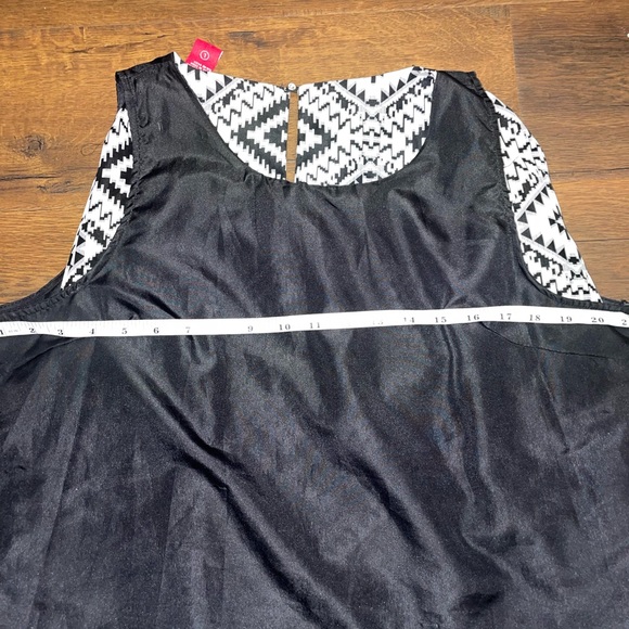 Red Ranch Cape - Picture 3 of 9